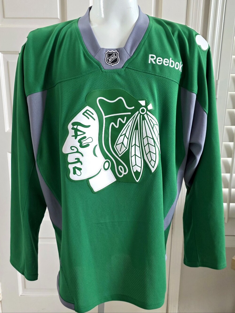Reebok NHL Blackhawks exclusive St. Patricks Day Practice Jersey sz Large Men's